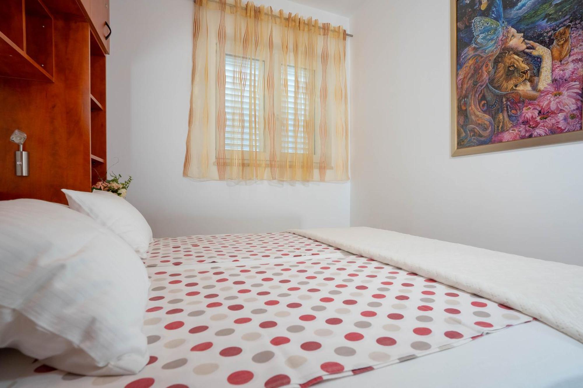 Apartments Angela Макарска Екстериор снимка